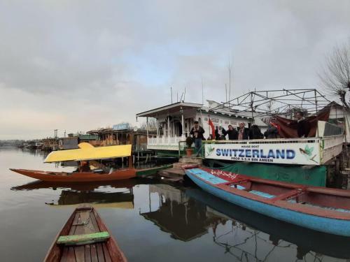 S Group Of Houseboat