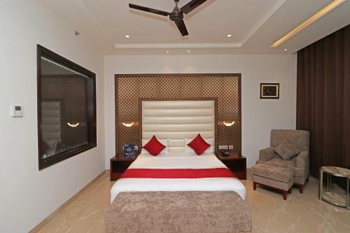 Oyo 12464 Hotel C Pearls