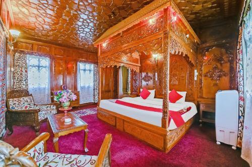 Hotel Oyo 37933 Golden Privilege Houseboat