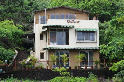 Hotel Giriraj Farm Hill Resort