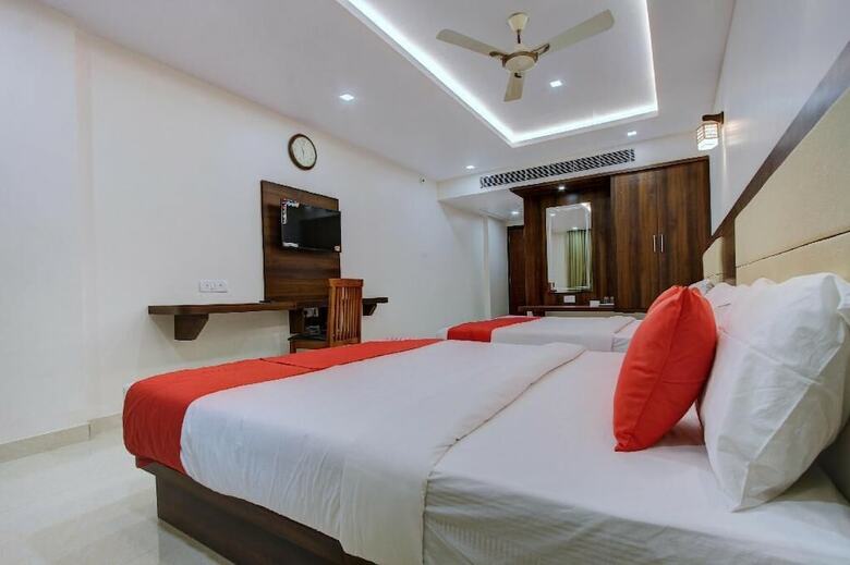Hotel Ambika International Byndoor