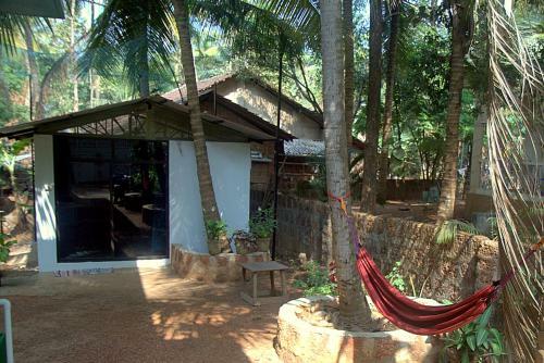 Hostal Maggies Ecohut 2