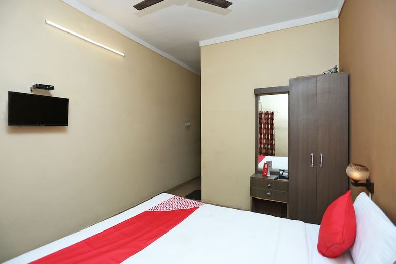 Oyo 12777 Hotel Classic