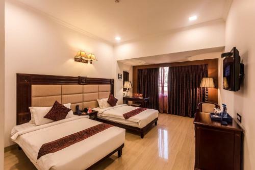 Golden Chariot Vasai Hotel