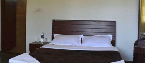 Hotel Jungle Inn Resorts