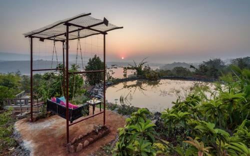 Villa Saffronstays L'attitude By The Lake
