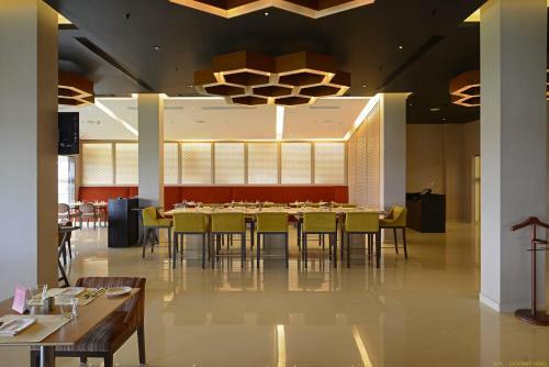 Hotel Naveen Lakeside