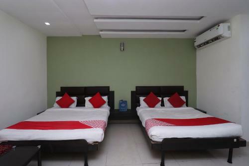Oyo 8173 Hotel Singh Palace