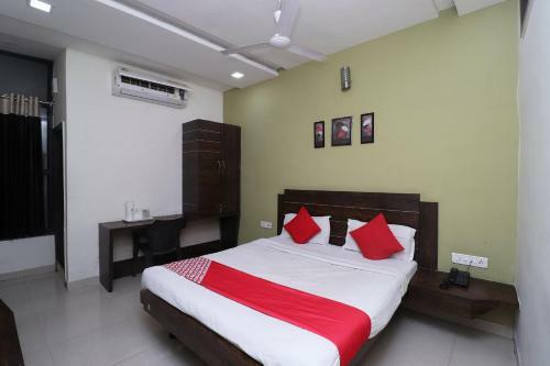 Oyo 8173 Hotel Singh Palace