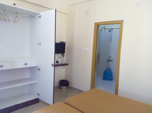 Hotel Suvarna Compact