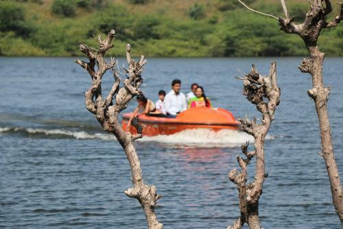Hotel Sinny's Leopard Camp & Resort