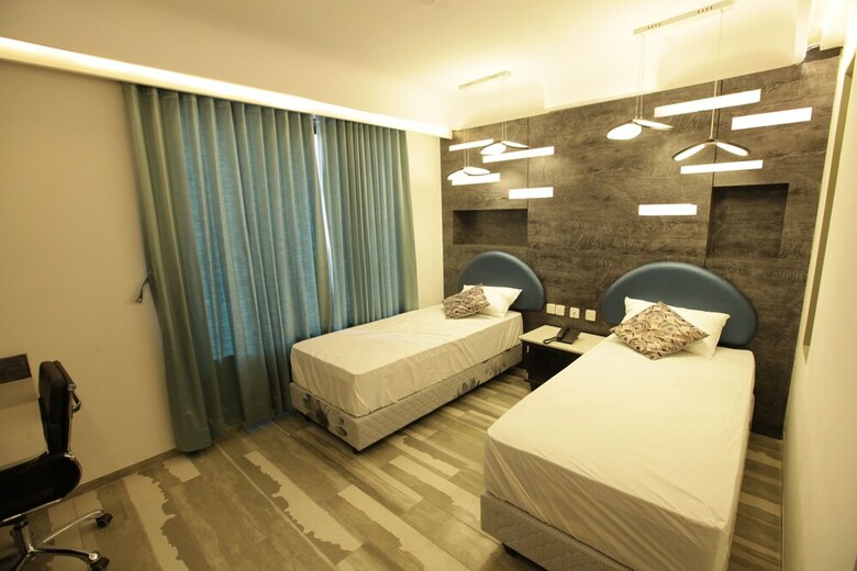 Humming Bird Hotel & Banquet