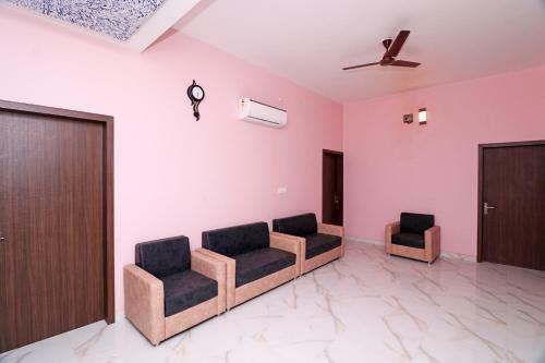 Oyo 23416 Maharaja Hotel