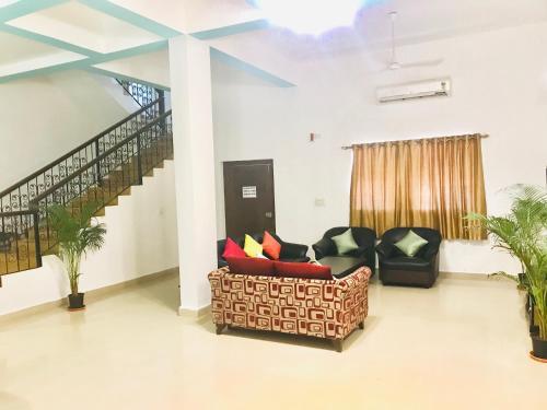Villa 6 Bhk With Pool & Jacuzzi.