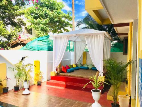 Villa 6 Bhk With Pool & Jacuzzi.
