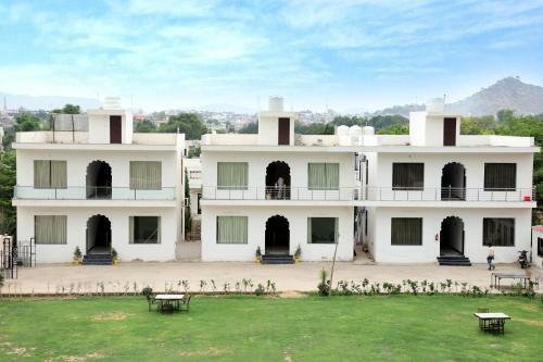 Hotel Aravali Hills Resort
