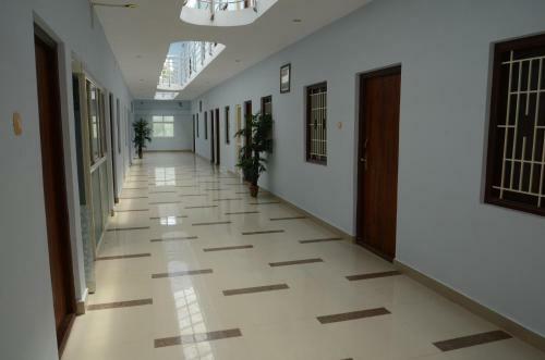 Hotel La Flora Paradise Residency ,yercaud
