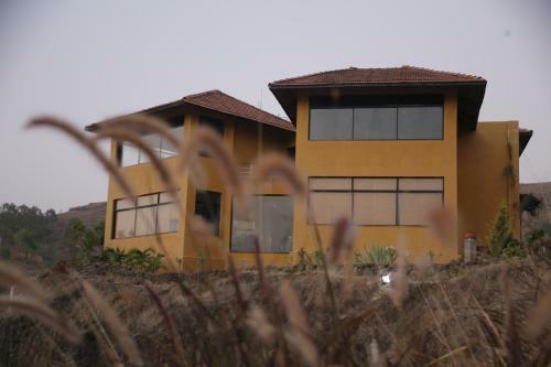 Hotel The Yellow Retreat