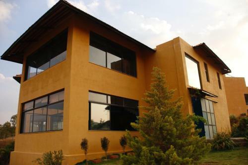 Hotel The Yellow Retreat