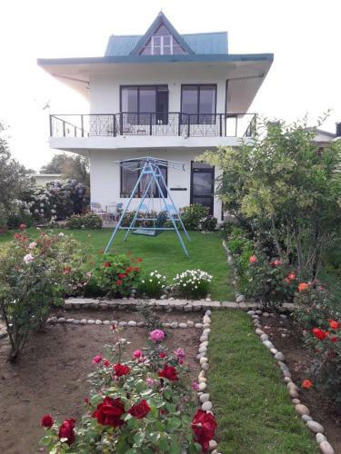 Villa Anand Mai Retreat