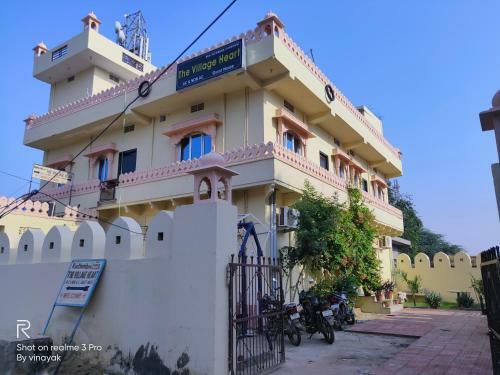Hostal The Village Heart