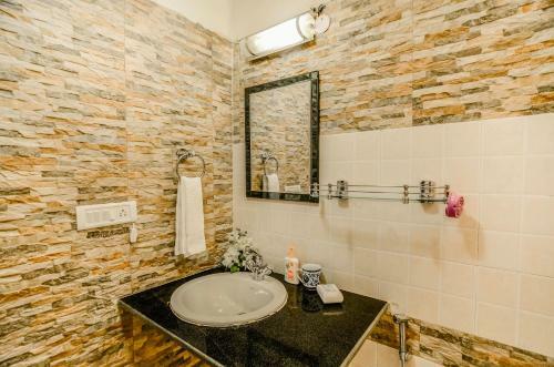Hostie Sharanam - Mountain Villa