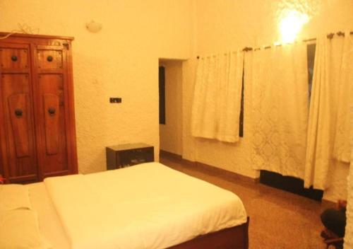 Lsq Luxuria (nagaon)
