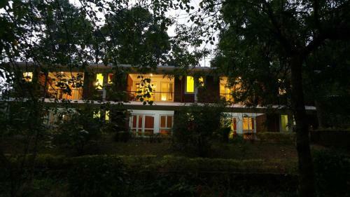 Hotel Falling Waters