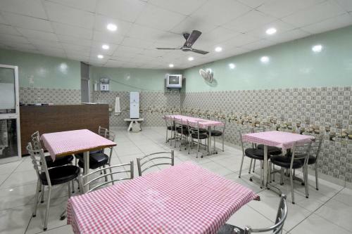 Oyo 5876 Hotel Ks International
