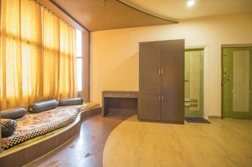 Hotel Bhimas Paradise