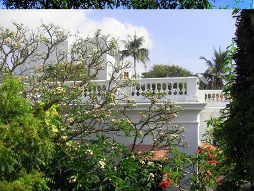 Hostal Dumas Guest House