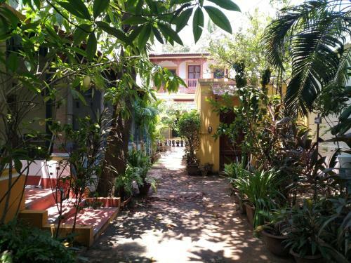 Hostal Dumas Guest House