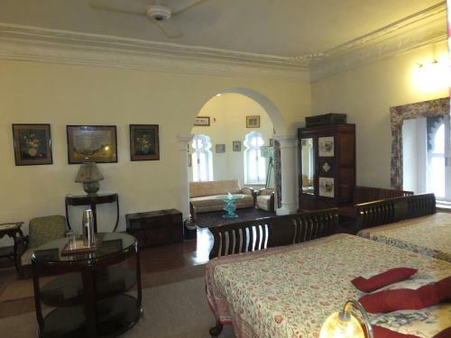 Hotel Udai Bilas Palace