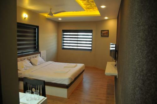 Lodge Hotel Prabhu Residency
