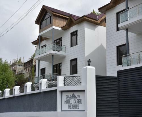 Hotel Kargil Heights