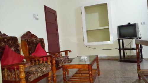 Hotel Thaa Cafe Akshay Beach Resort