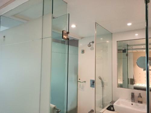 Hotel Majestic Court Sarovar Portico
