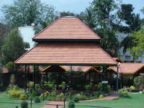 Hotel The Village