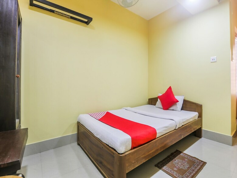 Oyo 27073 Hotel Grand Silicon