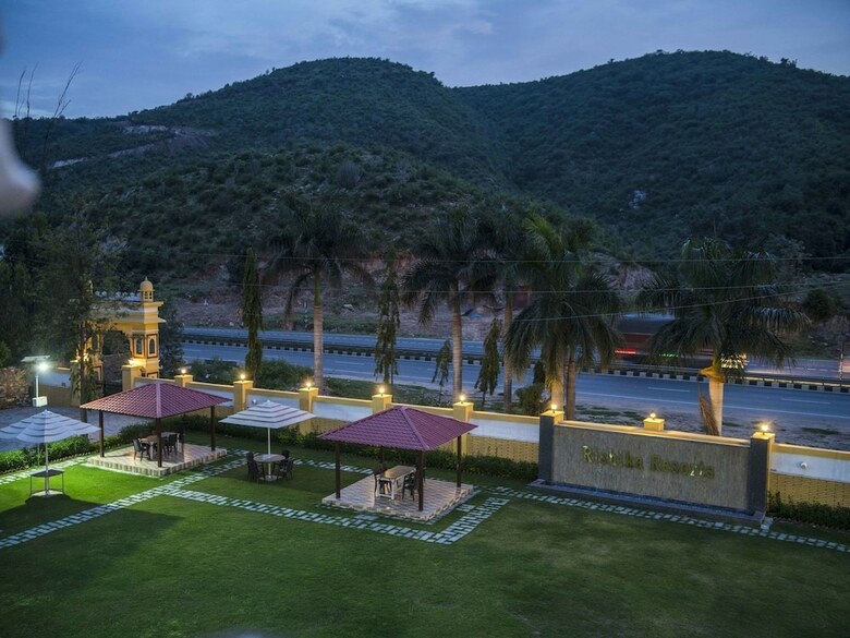 Hotel Rishika Clarks Inn