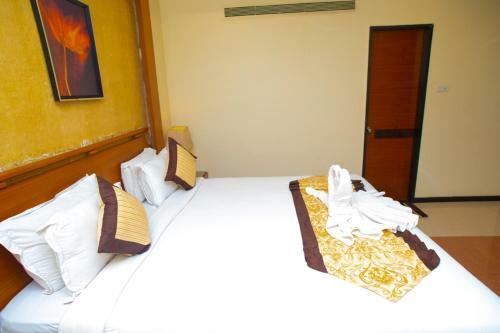 Simran Heritage(business Hotel)