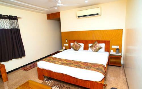 Simran Heritage(business Hotel)