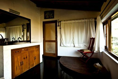 The Olive Room Stay - Two Chimneys Gethis