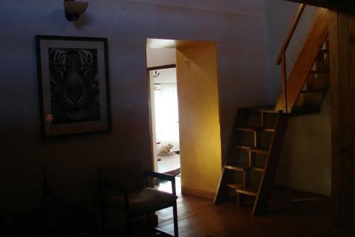 The Olive Room Stay - Two Chimneys Gethis