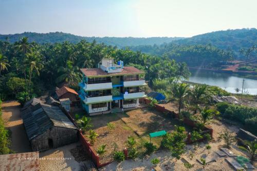 Hotel Blue Lagoon Khavane