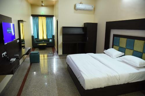 Hotel Chitrakoot Garden And Resorts