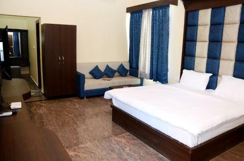 Hotel Chitrakoot Garden And Resorts