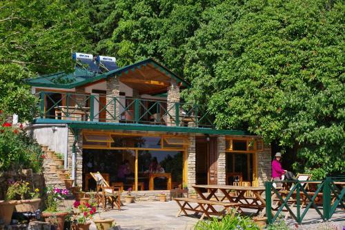 Lodge Binsar Forest Retreat