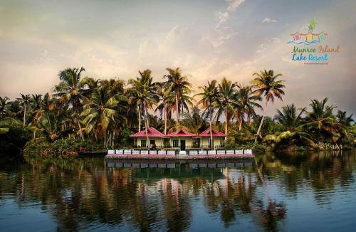 Hotel Munroe Island Lake Resort