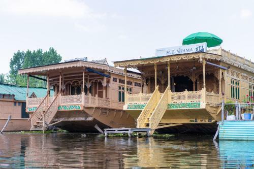Bed & Breakfast Houseboat Shama
